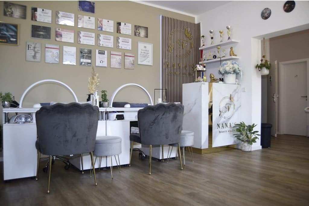 Kosmetikstudio Dresden Nageldesign Tisch 2