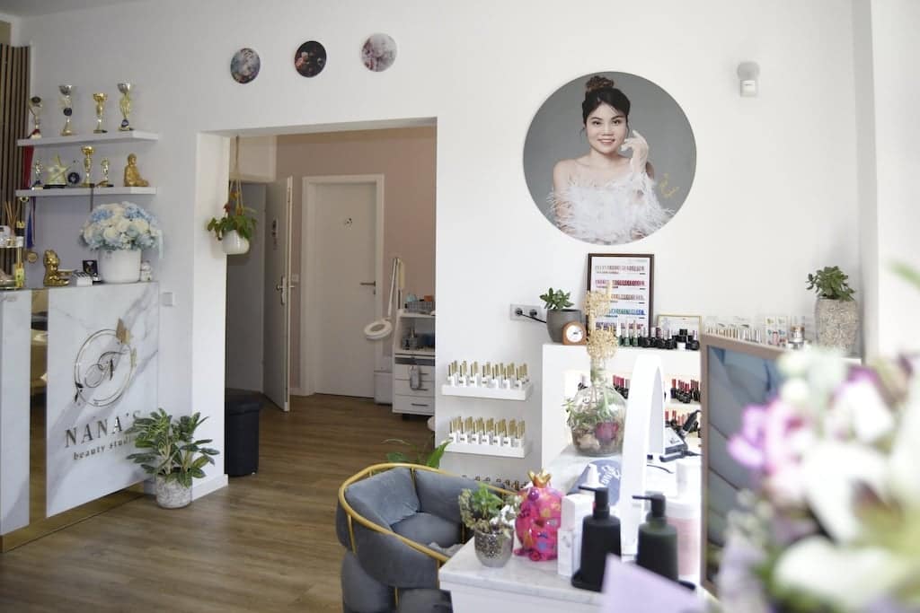 Kosmetikstudio Dresden Nageldesign Tisch 5